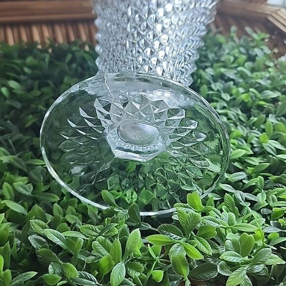 Diamond Point Pressed Glass Vase - Picture 4 of 5